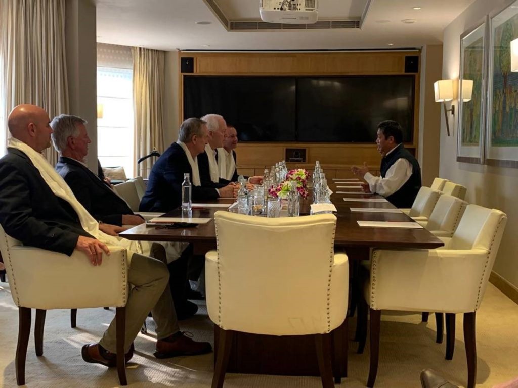 The delegation talks with the representative of His Holiness the 14th Dalai Lama.